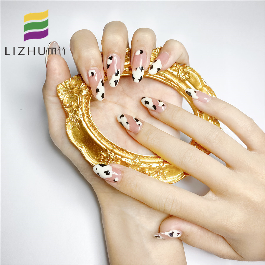 彩繪牛奶紋美甲 | 南寧學(xué)習(xí)美甲