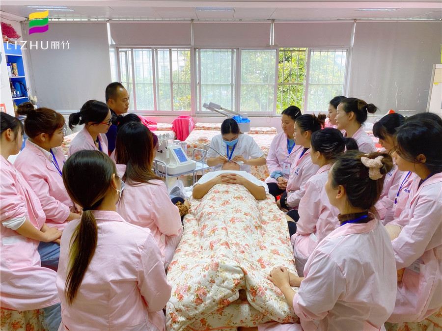 南寧專業(yè)的美容學校：那些可以通用的護膚心得