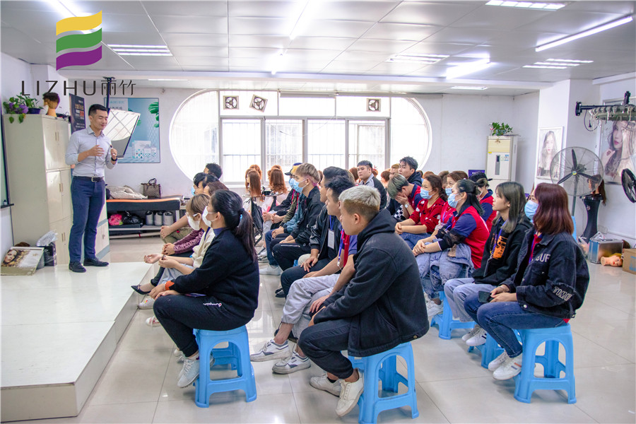 廣西學(xué)美發(fā)好找工作嗎？來(lái)看麗竹學(xué)校就業(yè)宣講會(huì)