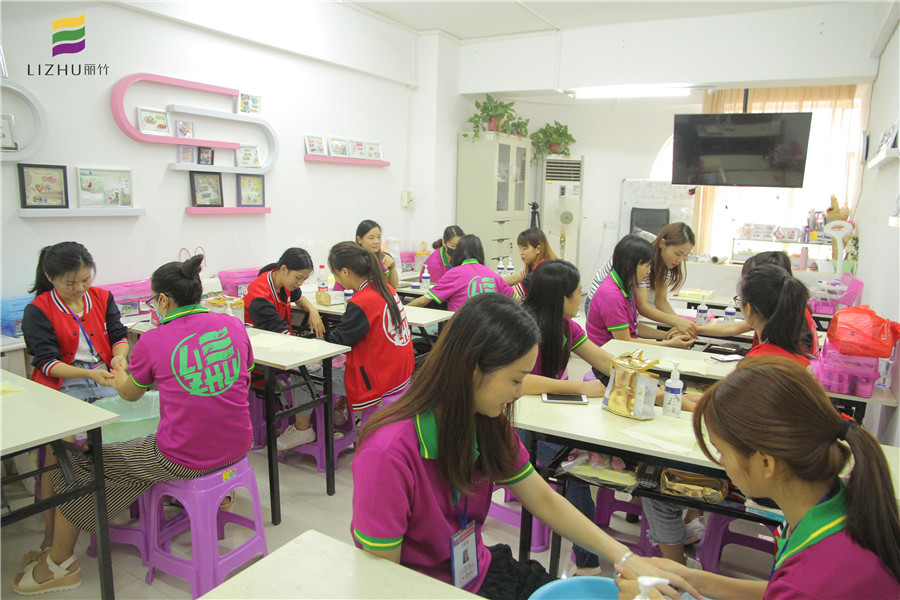 為什么要做手部護理？廣西排名前十美容學校把你解惑