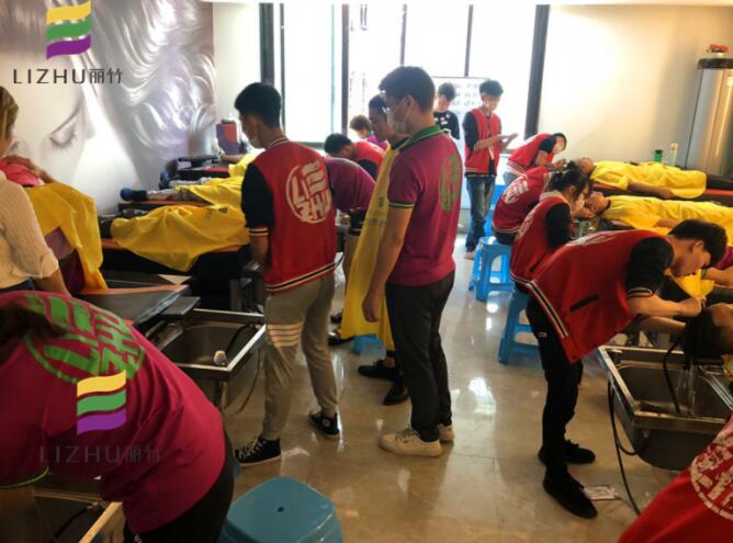 不怕掉發(fā)的洗頭方式，廣西美發(fā)培訓分享