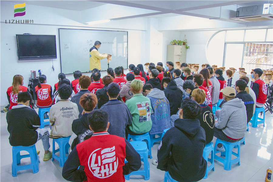 修剪平頭的技巧，廣西教理發(fā)學(xué)校課程內(nèi)容