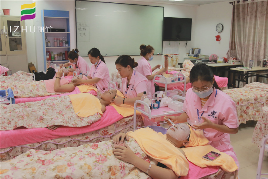 廣西美容護(hù)膚資訊：怎樣減少皺紋的生長？