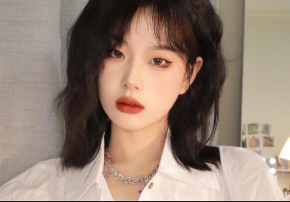 單眼皮眼影教程，廣西南寧彩妝學(xué)校分享