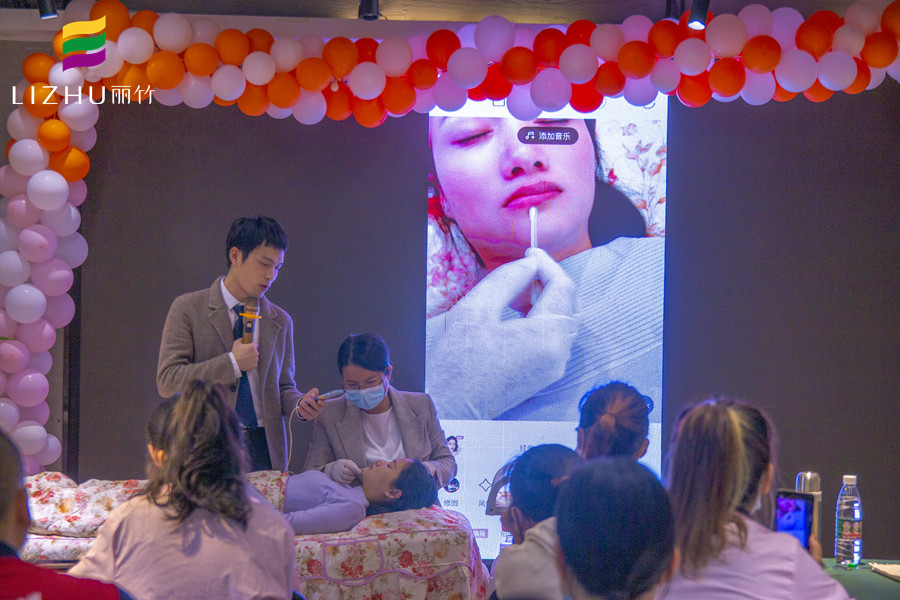 如何處理烏唇？南寧紋繡培訓(xùn)學(xué)校教你