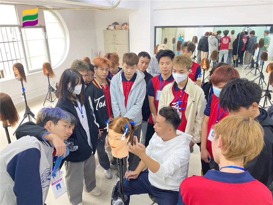 女式短發(fā)漸增層次剪發(fā)，南寧美發(fā)修剪課程