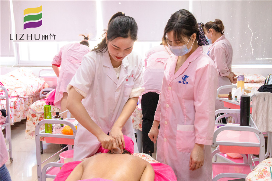 背部按摩知多少？廣西排名前十美容學(xué)校告訴你