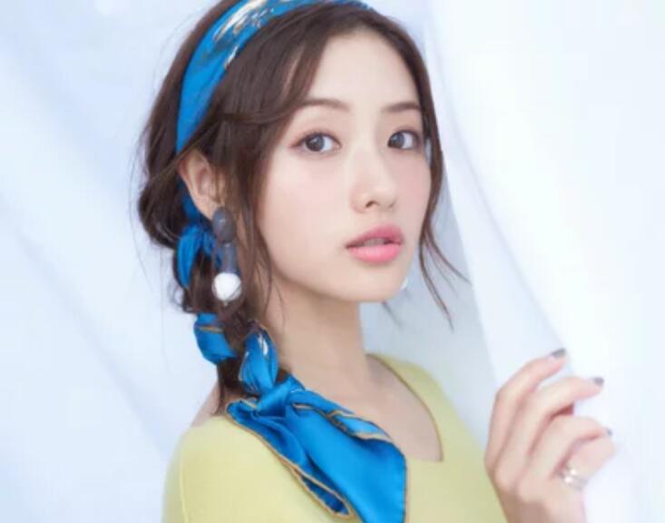 絲巾的創(chuàng)意搭配，廣西形象設(shè)計(jì)培訓(xùn)班教你