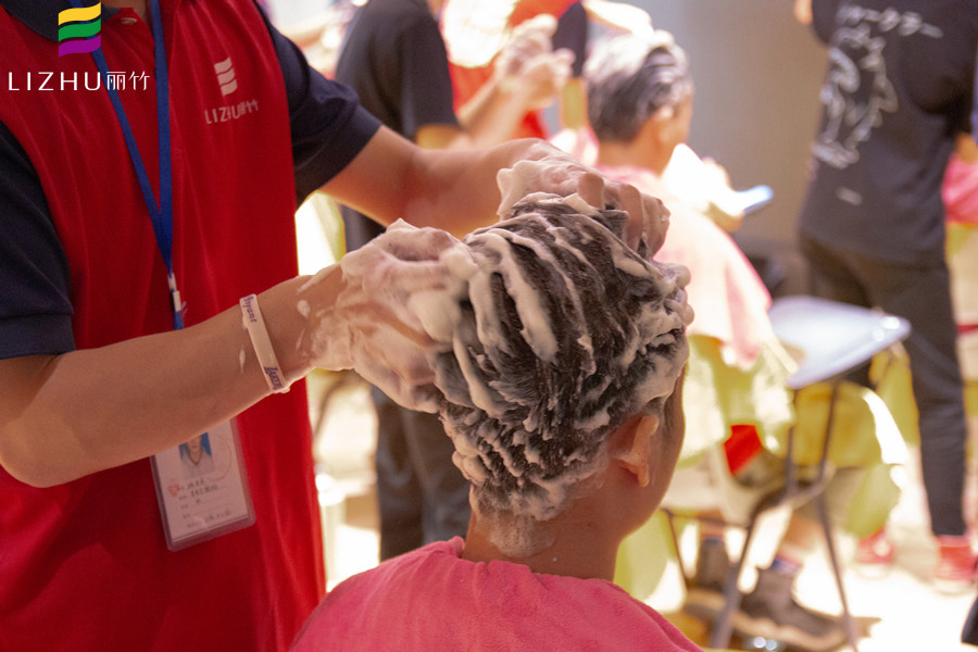 頭發(fā)干枯毛躁怎么辦？廣西美發(fā)護(hù)理技巧大放送