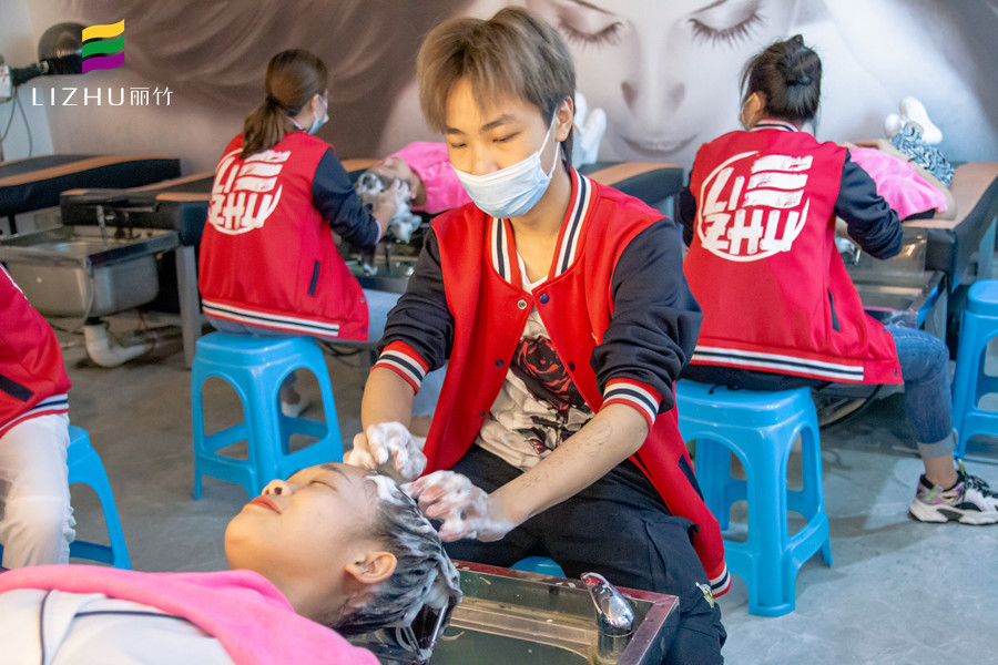 如何應(yīng)對(duì)頭發(fā)干枯毛躁？廣西美發(fā)護(hù)發(fā)技巧