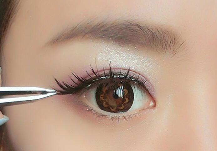 嫁接睫毛有什么好處？南寧美睫紋繡學(xué)校分享