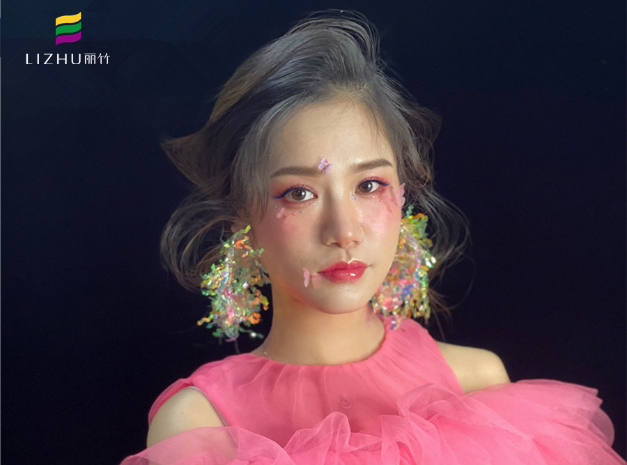 新娘桃花妝造型，告訴你學(xué)新娘妝到哪里學(xué)