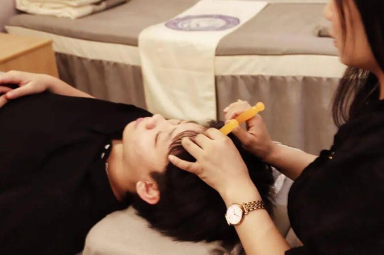 頭部撥筋的好處，南寧美容學(xué)校十大品牌課程