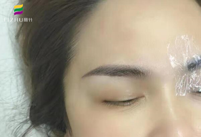 紋眉后如何快速消腫？南寧學(xué)紋繡技術(shù)