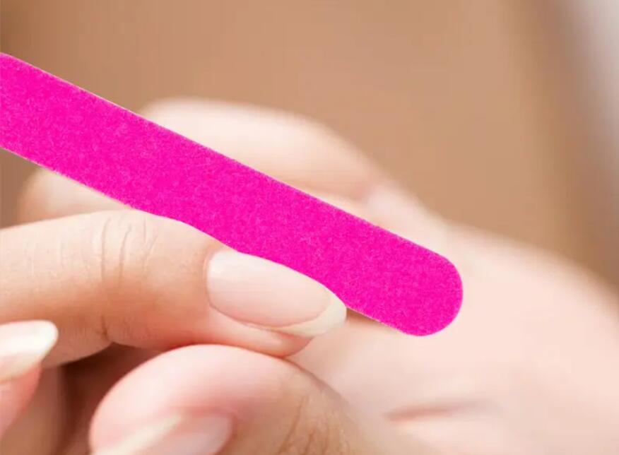 美甲為什么要打磨？南寧美甲師專業(yè)學(xué)校幫你