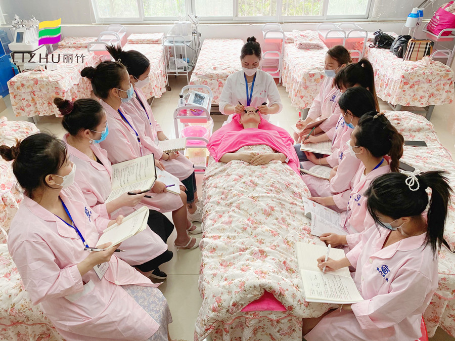 廣西美容理論知識(shí)：你為什么要眼部撥筋？