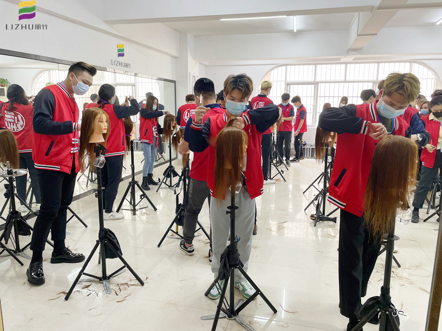 美發(fā)項(xiàng)目綜合練習(xí)實(shí)況，廣西美發(fā)實(shí)操練習(xí)