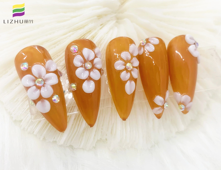 彩繪立體雕花美甲，南寧美甲培訓(xùn)專業(yè)學(xué)校作品