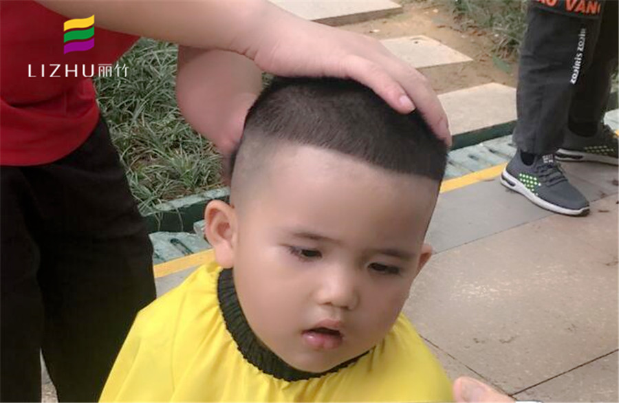 廣西美發(fā)學校小區(qū)剪發(fā) | 廣西美發(fā)實踐活動