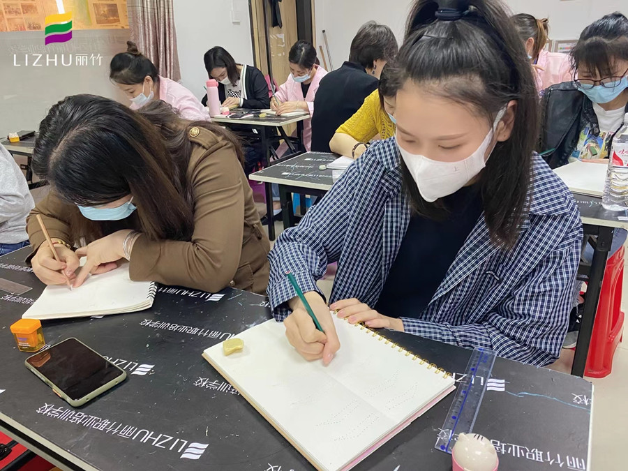 紋繡紙上練習(xí)的重要性，南寧專業(yè)紋繡學(xué)校幫你分析