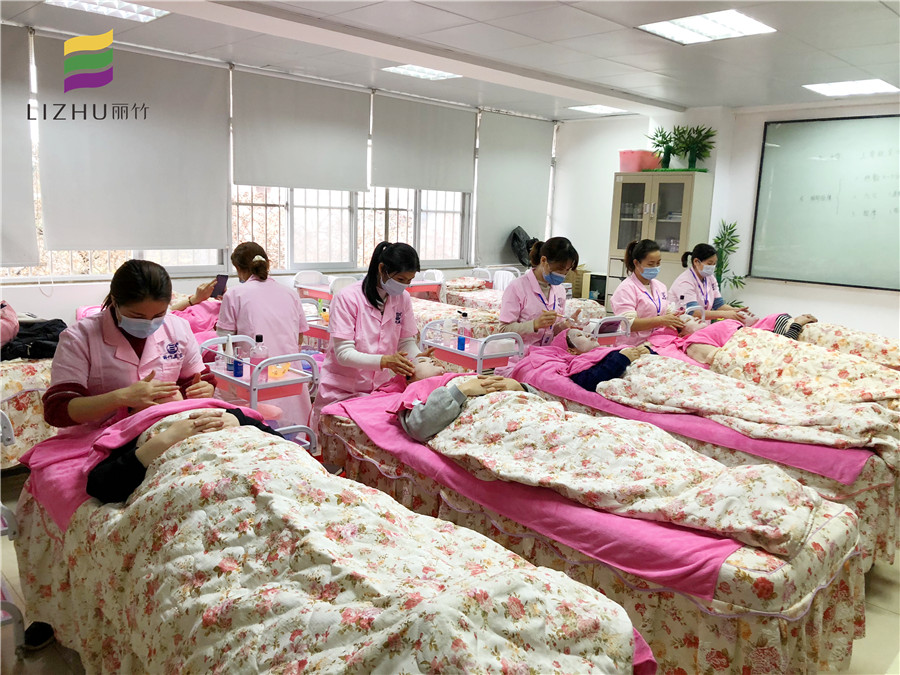 夏季美容護膚技巧，廣西學美容護膚專業(yè)介紹