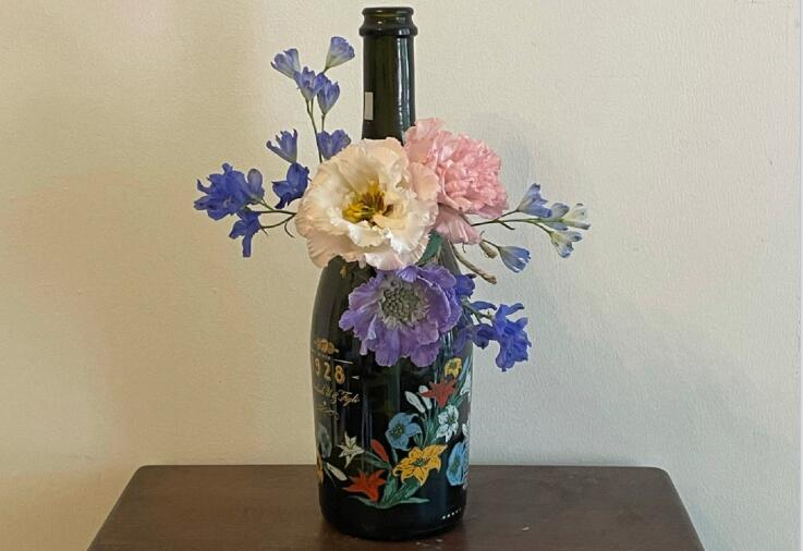南寧哪里可以學(xué)花藝？先來看看酒瓶插花作品