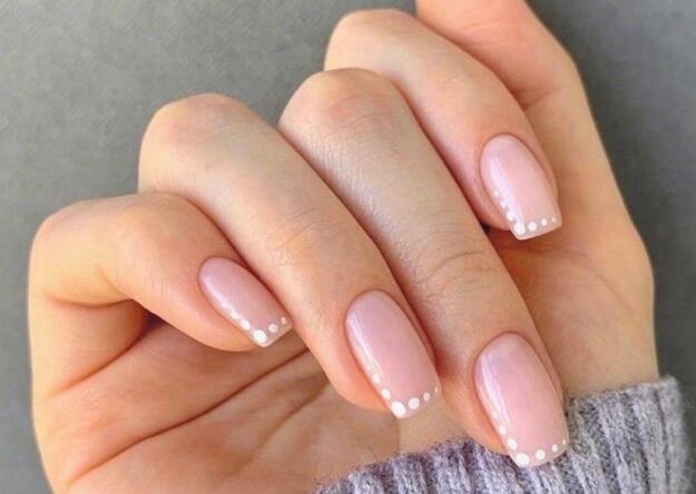 極簡風(fēng)單色美甲，展示南寧培訓(xùn)美甲哪家技術(shù)好