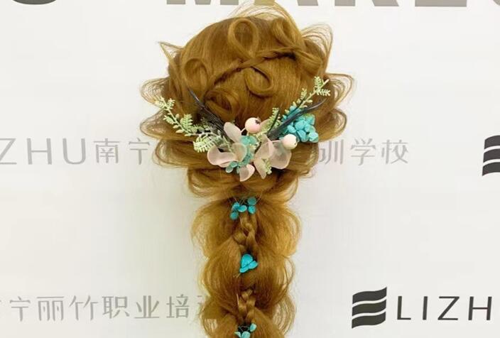 森系編發(fā)造型圖片，南寧編發(fā)培訓學校作品