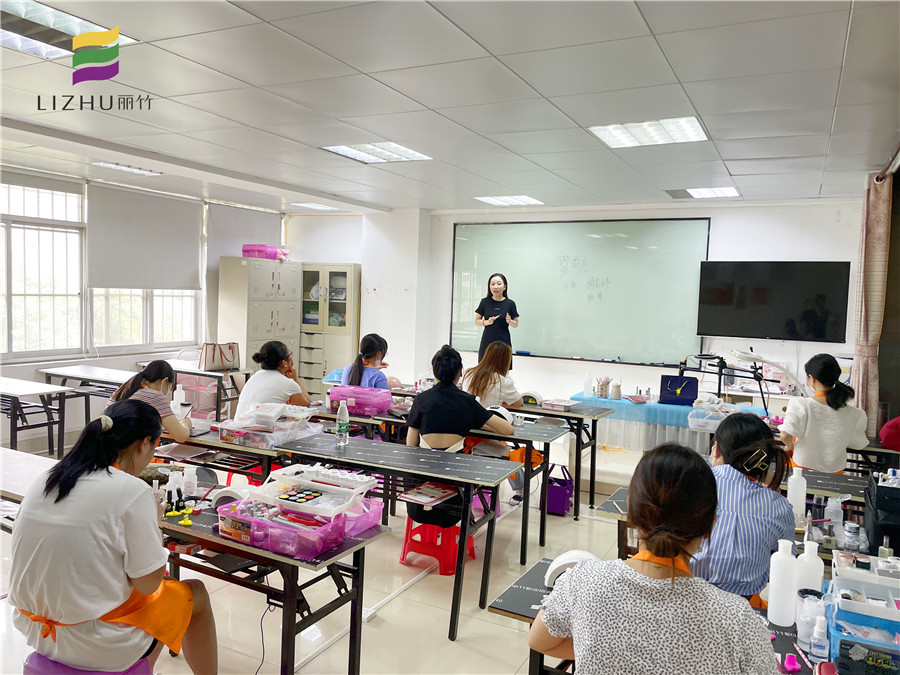 翌航定制美學(xué)連鎖機(jī)構(gòu)專場(chǎng)，南寧美甲培訓(xùn)學(xué)校就業(yè)宣講