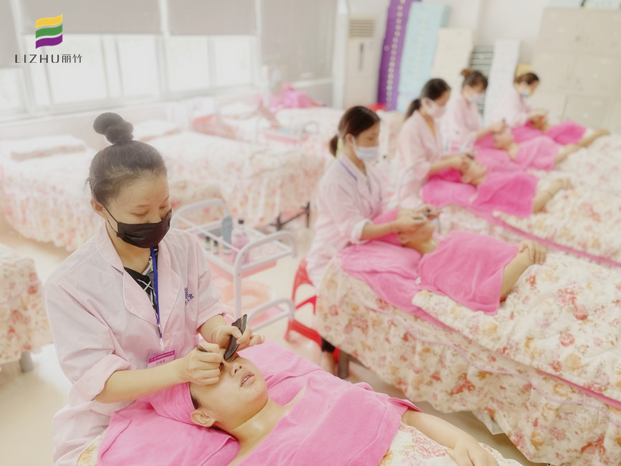 眼部刮痧的好處，南寧美容養(yǎng)生培訓(xùn)課程