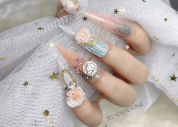 美甲掉漆補救方法，南寧美甲專業(yè)正規(guī)學校分享技巧