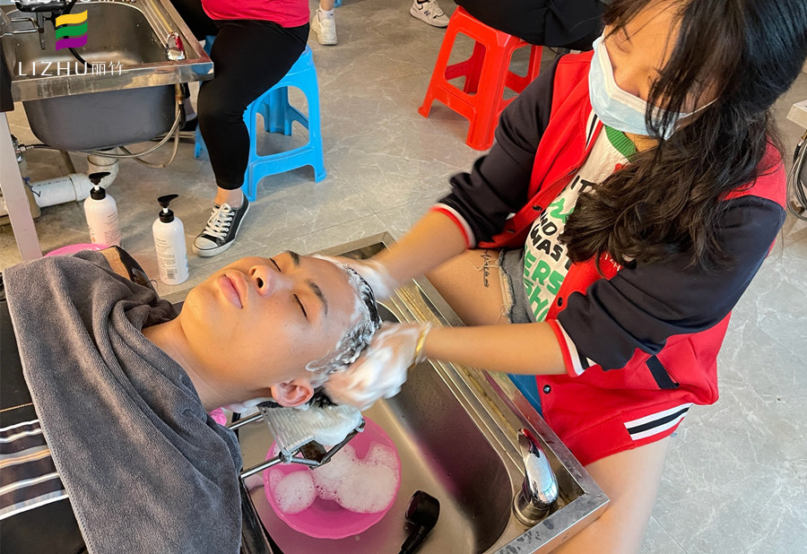 燙染學(xué)什么內(nèi)容？燙發(fā)后洗發(fā)水的選用與洗頭方法