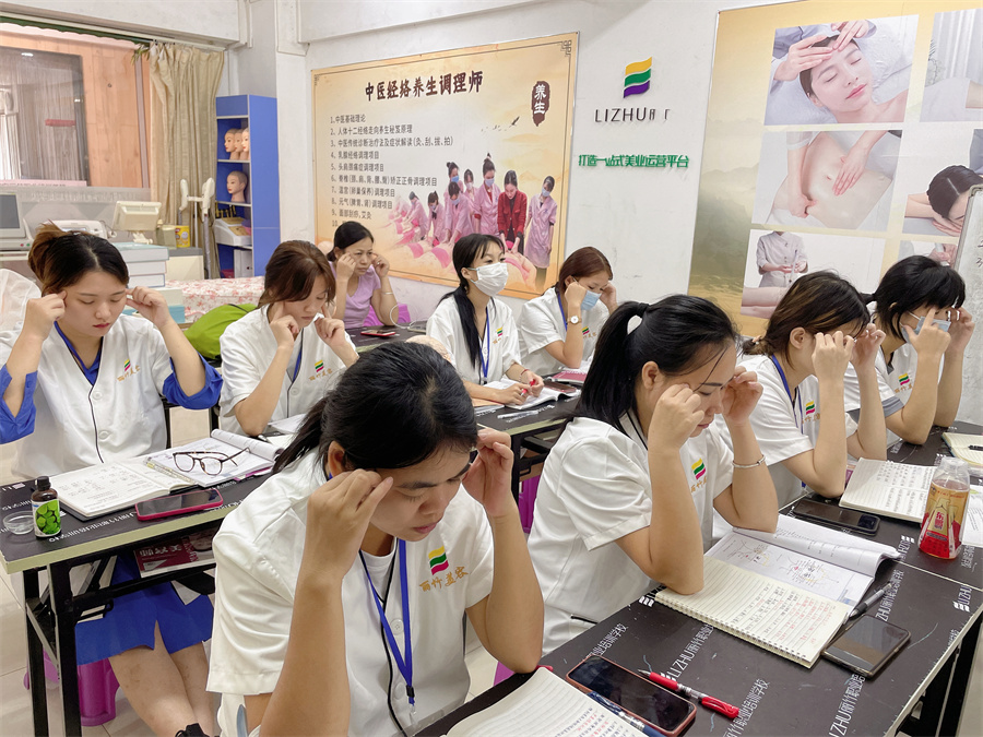 按摩太陽(yáng) 穴的好處 | 廣西專業(yè)培訓(xùn)美容學(xué)校分享