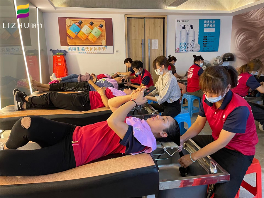 學(xué)美發(fā)店正確的洗頭方法，告訴你南寧哪里有洗頭培訓(xùn)技術(shù)？