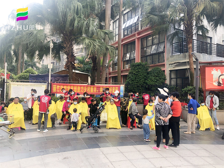 南寧美容美發(fā)學(xué)校公益活動，居民們連連稱贊