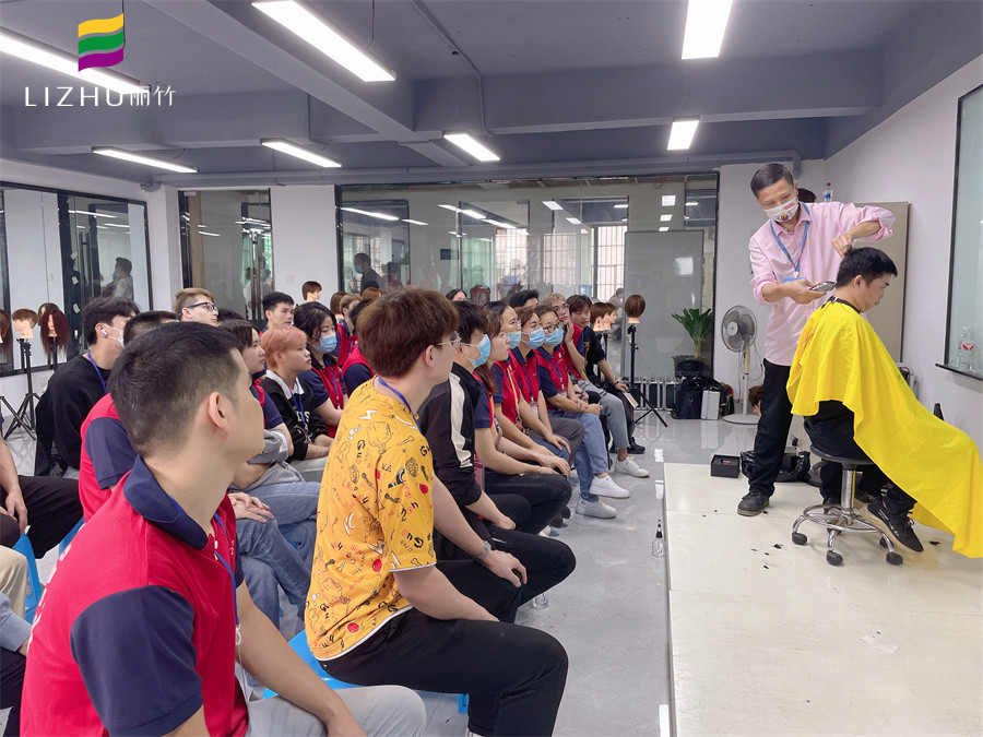 電推剪理發(fā)技巧，南寧理發(fā)職業(yè)學(xué)校教你