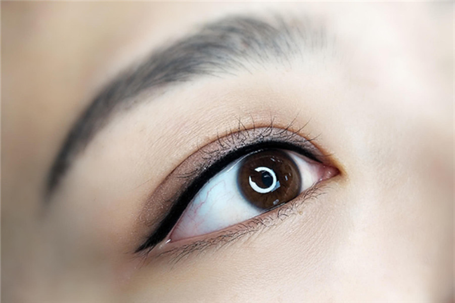 美瞳線發(fā)藍(lán)暈色怎么辦？南寧紋繡學(xué)美瞳線