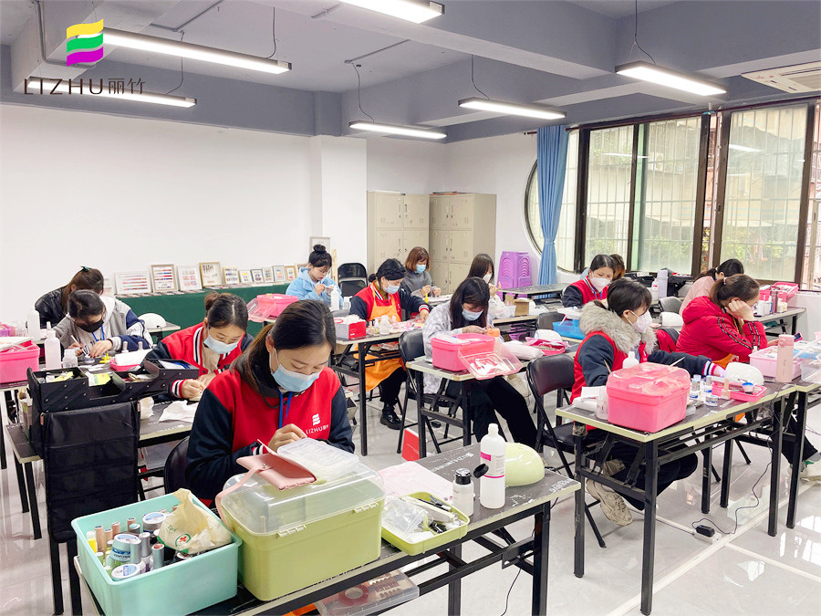 麗竹美甲學(xué)校學(xué)員爆滿，專業(yè)教學(xué)的實力認證