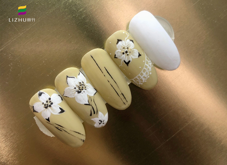 春日彩繪花朵美甲 |  廣西省美甲學(xué)校排行榜推薦