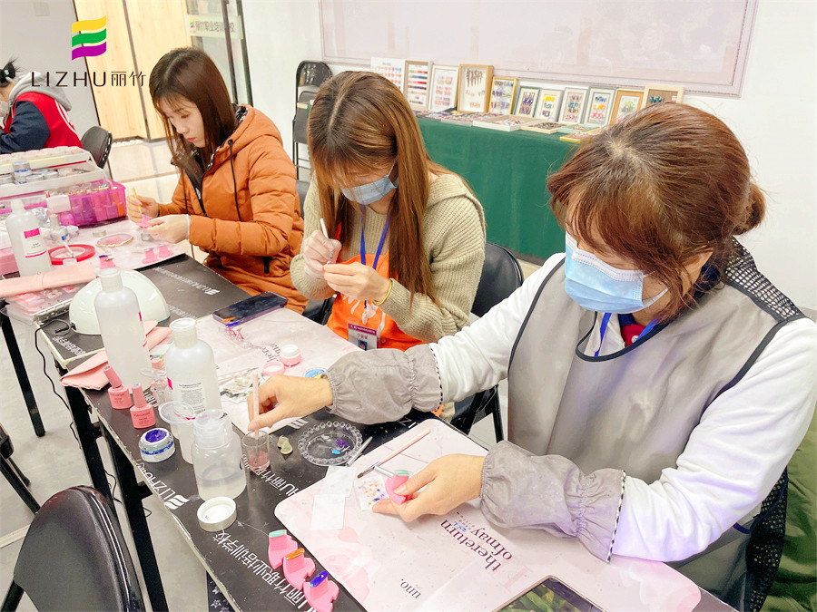 學(xué)美甲有年齡限制嗎？南寧專業(yè)美甲師培訓(xùn)學(xué)校告訴你