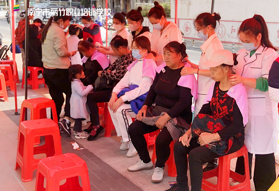 美容社會實踐活動，廣西美容職業(yè)學(xué)校專業(yè)技能贏口碑