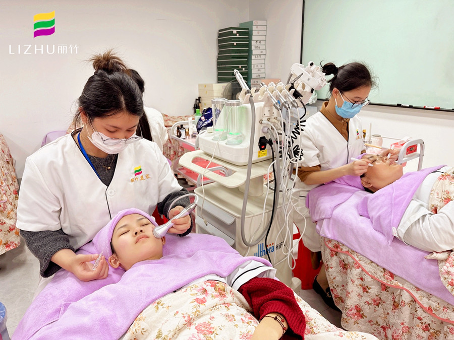 南寧哪里可以學(xué)美容儀器？美容儀器好學(xué)嗎