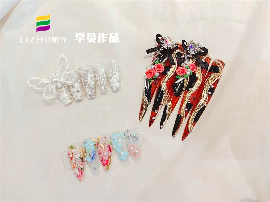 雕花設(shè)計(jì)美甲，廣西美甲課堂實(shí)訓(xùn)作品