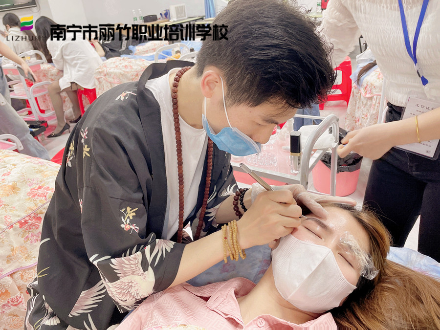 南寧紋眉護理：紋眉脫痂不上色---技術(shù)原因