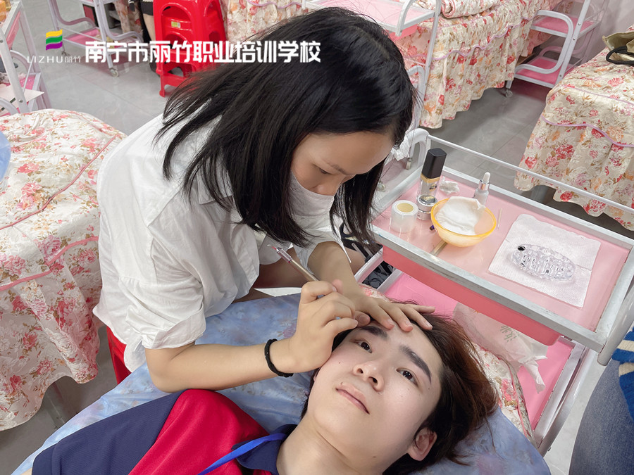 紋眉不上色的原因，廣西紋眉造型培訓(xùn)課程講解