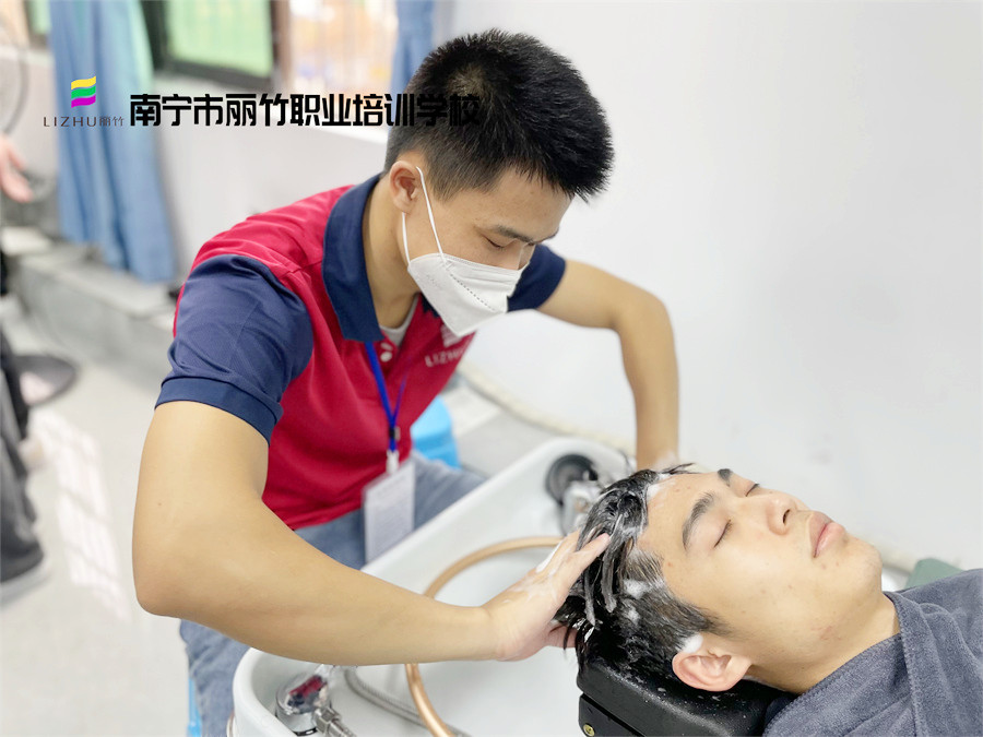 如何判斷頭發(fā)類型？零基礎(chǔ)學(xué)洗護(hù)