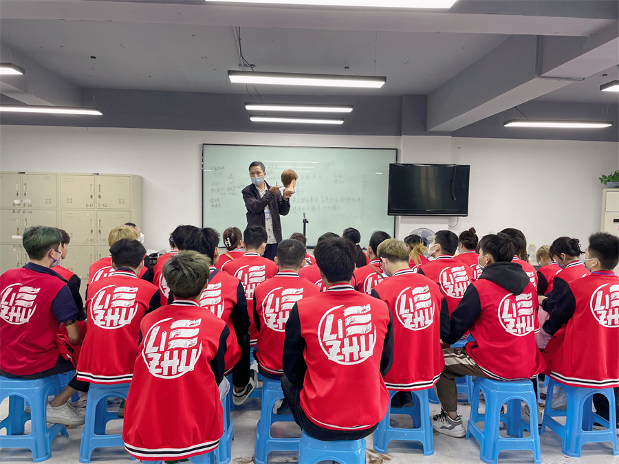 美發(fā)培訓要學哪些內容？南寧美發(fā)培訓哪家有實力？