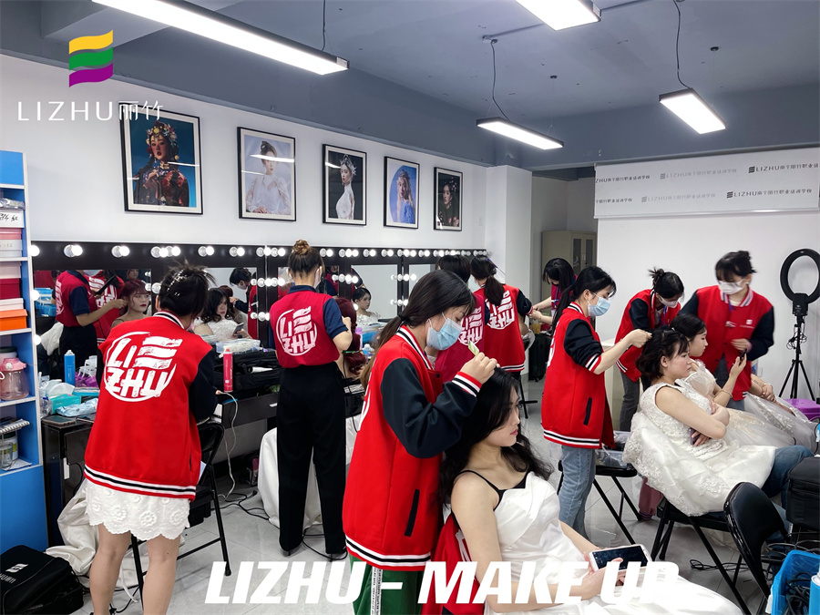 韓式新娘實訓課堂，_南寧新娘彩妝造型學校實操