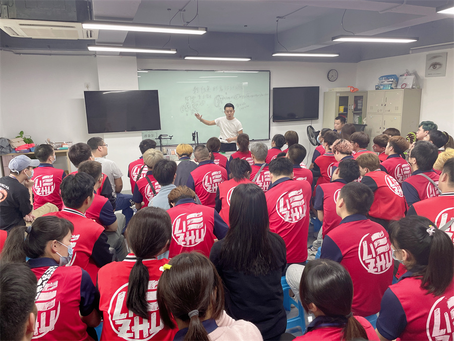 廣西美發(fā)學(xué)校哪家推薦工作？到麗竹學(xué)校就業(yè)宣講會(huì)