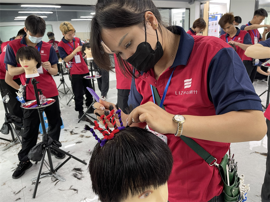 廣西燙發(fā)技術(shù)：煙花燙需要注意什么？